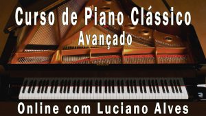 Piano de cauda do curso de piano Avançado com Luciano Alves.