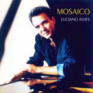 Pianista Luciano Alves ao piano no CD Mosaico.
