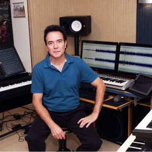 Luciano Alves no estúdio CTMLA, RJ
