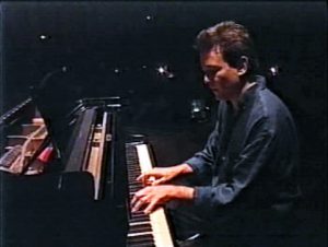 Luciano Alves tocando piano de cauda - Sala Cecília Meirelles, RJ