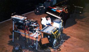 Luciano Alves tocando teclados - show em Uberlândia