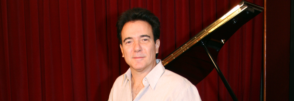 Pianista Luciano Alves no estúdio